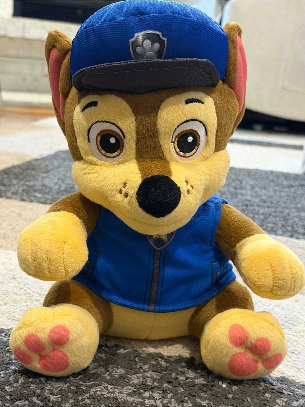 PAW Patrol, Bedtime Plush Chase 10.5” with Reversible Outfit